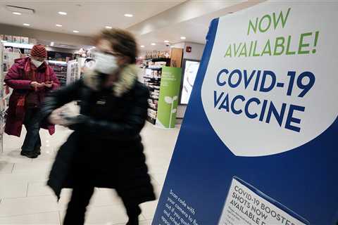 Farmacias rechazan a pacientes con problemas inmunes que necesitan una cuarta dosis de la vacuna..