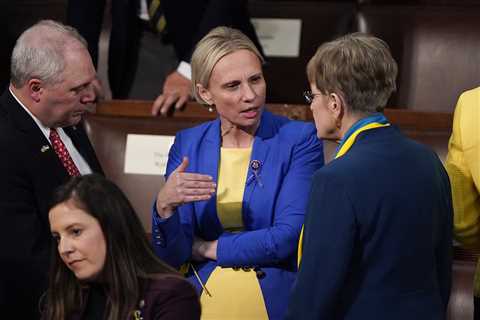 Lawmakers wear blue and yellow to State of the Union in nod to Ukraine