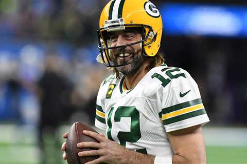 Aaron Rodgers Says He Has a Deal to Stay With the Packers