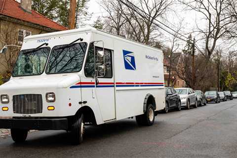 Democrats Want Investigation Into Postal Service’s Gas Guzzlers Contract