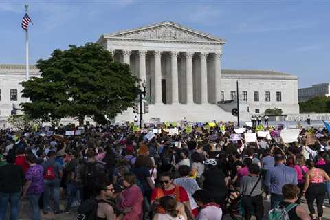 Lifting the curtain on SCOTUS with a POLITICO reporter who broke the Roe story