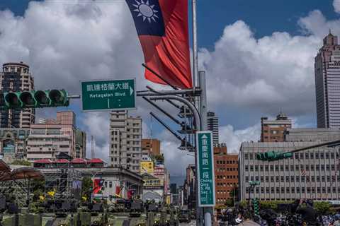 U.S. Presses Taiwan to Buy Weapons More Suited to Win Against China