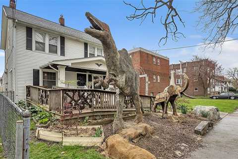 Ohio home with giant dinosaur sculpture is for sale: “really amazing” – FOX 13 Tampa