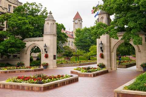 Alumni der Indiana University stimmen für ein Mitglied des Kuratoriums