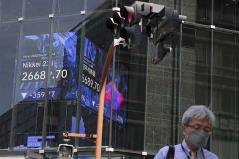 World stocks fall ahead of US Q1 economic growth report