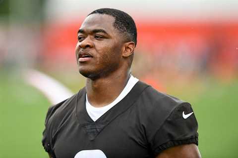 Amari Cooper makes debut in Cleveland Browns uniform after trade from Dallas Cowboys