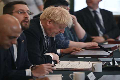 Boris Johnson suffers MORE resignations as trio of ministers  quit along with aides before dramatic ..