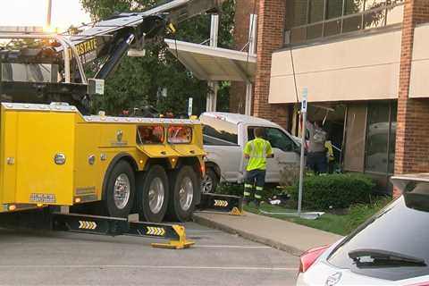 Truck crashes into radio station building off I-465;  1 injured – WISH-TV |  Indianapolis News | ..