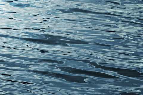 2 dead after boat capsizes in Warrick Co.