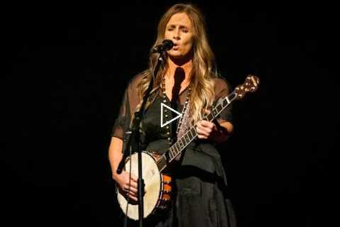 Kasey Chambers - Lose Yourself (Eminem Cover) LIVE @ Civic Theatre, Newcastle AU