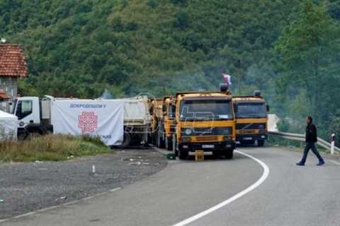 The removal of barricades near the village of Rudare in the north of Kosovo has begun – •