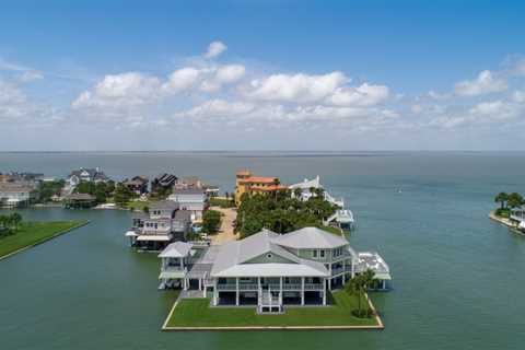 ‘Floating’ Galveston Bay home with historic pedigree lists for $3.75M