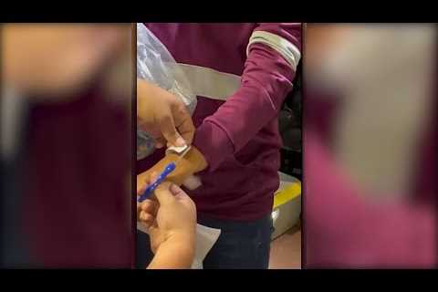 Barcode bracelets on asylum seekers arriving from Texas alarm NYC officials | ABC7NY