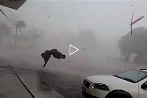 40 Apocalyptic Storm Moments Caught On Camera