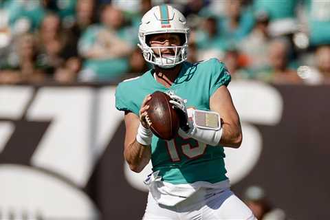 Mike McDaniel happy to have Dolphins rookie QB Skylar Thompson: He ‘was a target of ours that we..