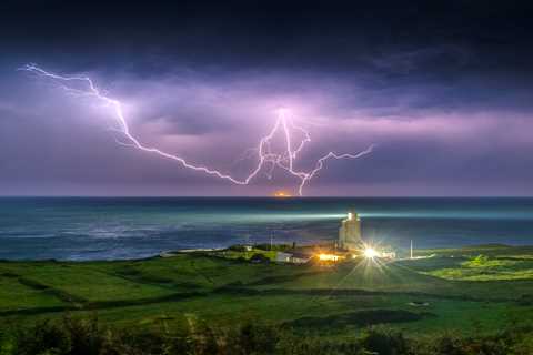 UK weather: Exact date thunderstorms and heavy rain will hit Britain with humid conditions set to..