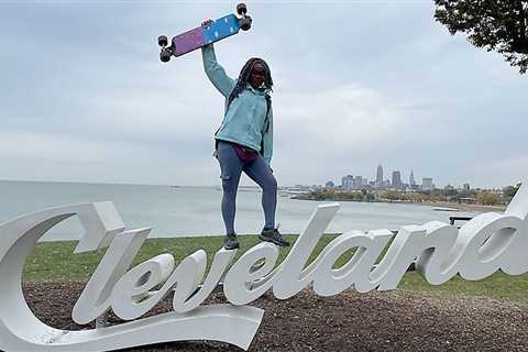 Ohio woman skateboards from Chicago to New York City