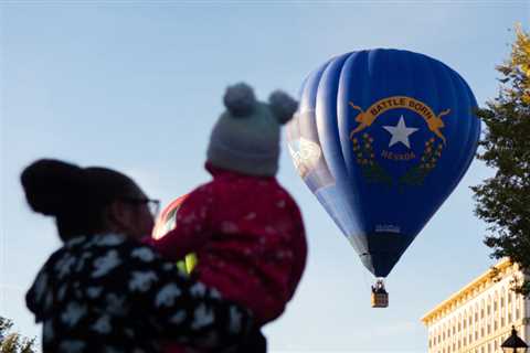 Political candidates attempt to woo voters during annual Nevada Day Parade – The Nevada Independent