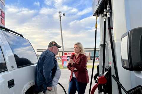 Rep. Hinson visits Toledo, talks gas prices at pump |  News, Sports, Jobs
