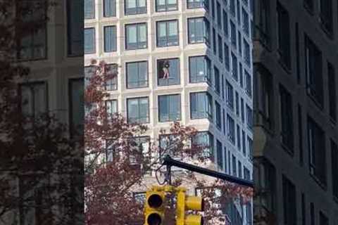 NYC man risks it all to clean outside of apartment window