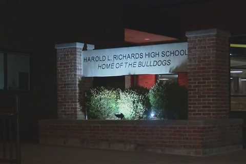 Gun found inside student’s locker at Richards High School in Oak Lawn