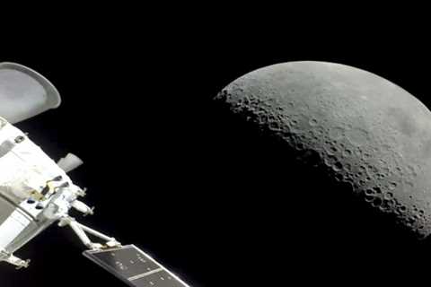 NASA’s Orion Spacecraft gives flyby over the Moon