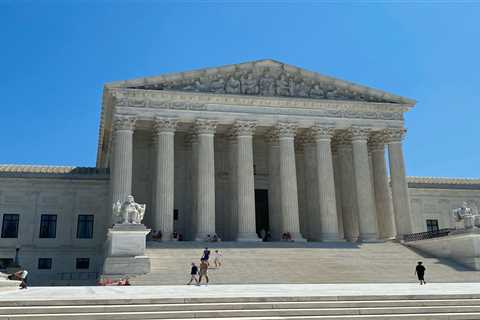 U.S. Supreme Court temporarily keeps Title 42 immigration program in effect ⋆