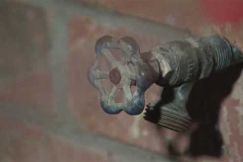 Houston area plumbing companies busy responding to calls of frozen, busted pipes