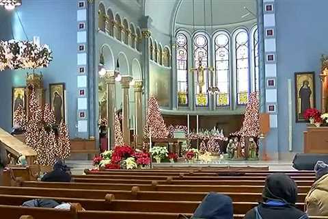 Volunteers hand out vital cold-weather items to Cincinnati homeless