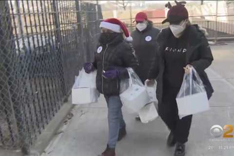 Citymeals volunteers deliver dinners to homebound New Yorkers on Christmas