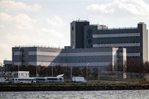 City Hall Plans Shutdown of Rikers Island Jails, But Is Mayor All-In?