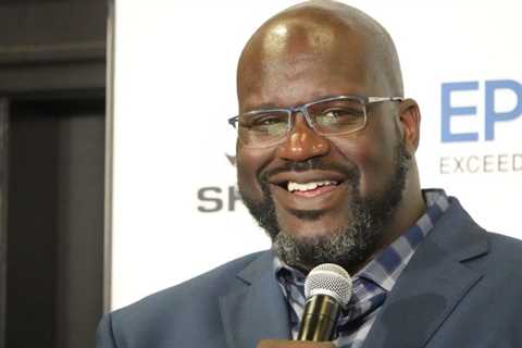 Shaq buys meals for Houston restaurant customers on Christmas Eve