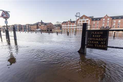 UK weather – Brits could be hit by floods and power cut chaos before snowfall as temperatures..