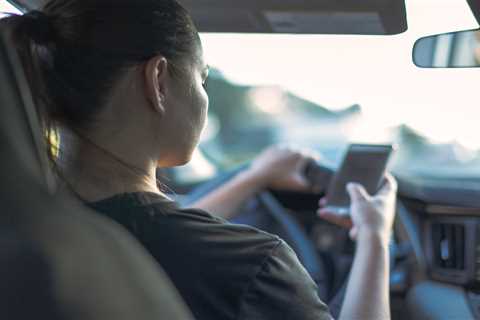 Why Two States Remain Holdouts on Distracted Driving Laws