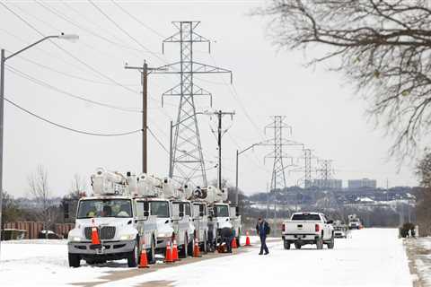 After a series of winter storms, regulators approve new standards for power plants ⋆