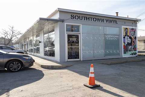 Austin agency buys Southtown Vinyl retail strip on South St. Mary’s Road