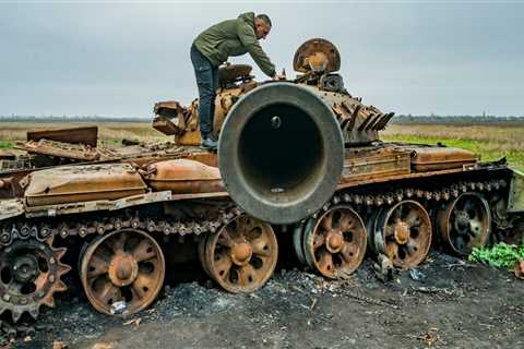 The biggest problem with Russia's tanks in Ukraine is the way Moscow tried to use them