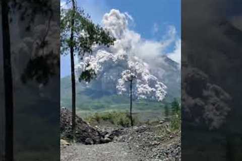 Indonesia's Merapi volcano unleashes massive hot clouds