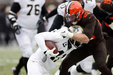 The Cleveland Browns lose edge rusher Chase Winovich to the Houston Texans