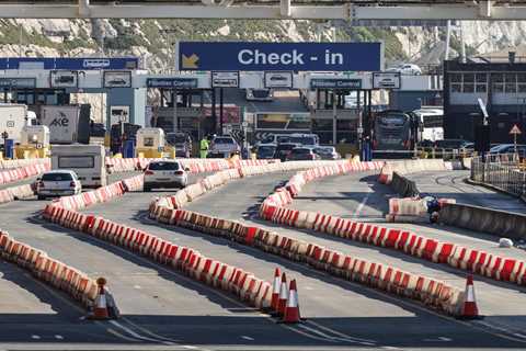 Easter travel warning as ‘significant’ contingency plans in place after chaotic Dover delays