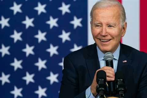 ‘Ancient’ Biden mocks age critics — RT World News