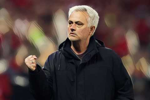 Mourinho refuses to commit to Roma after Europa League final defeat