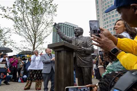 Detroit NAACP celebrates 60th anniversary of Walk to Freedom with MLK statue