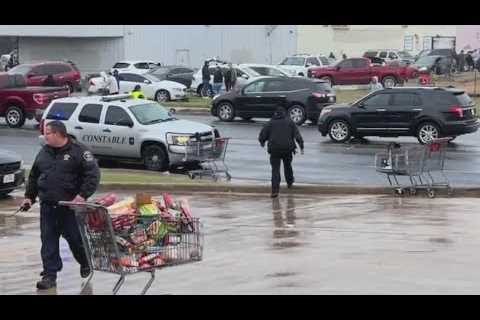 Chaos at H-E-B: People seen fighting over discarded food in South Austin | FOX 7 Austin