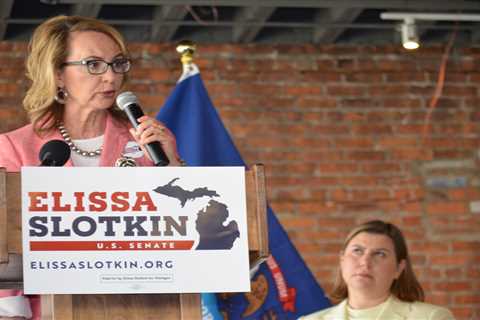 Gun reform advocate Gabby Giffords backs Slotkin for U.S. Senate at Detroit event ⋆