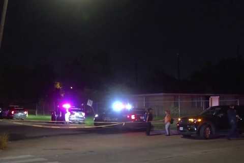 1 dead, 4 injured after police say 36 shots fired during shooting at south Houston park