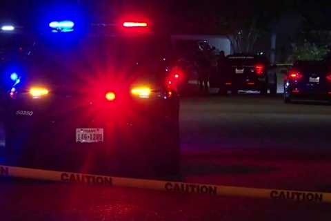 Man killed in shooting while walking in neighborhood with girlfriend in SW Houston