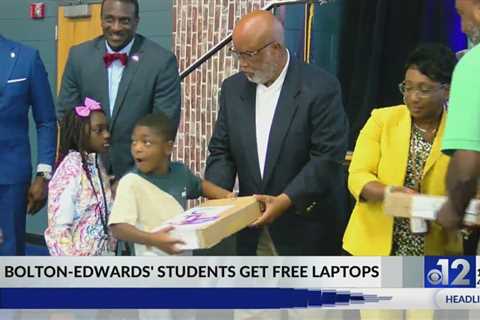 Bolton-Edwards’ students receive free laptops