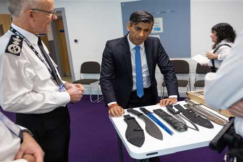 Rishi Sunak Vows to Ban Long-Bladed Knives After Chaos at Notting Hill Carnival