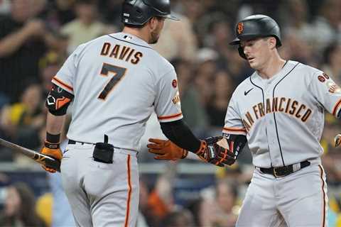 Errors fuel Giants’ big inning in victory over Padres